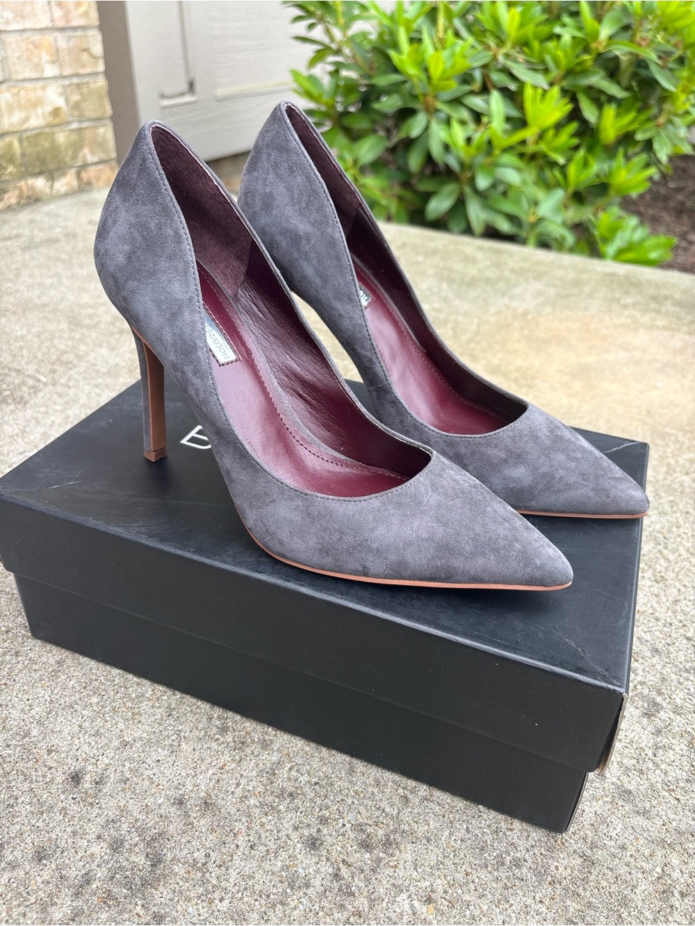 BCBGeneration Gray Suede Pointed Toe Stiletto Pumps NWOT